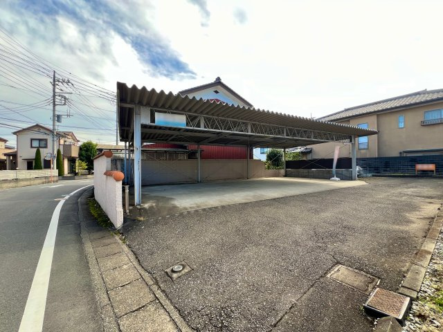 太田市石原町の前面道路含む現地写真|敷地も広いので、駐車も楽々♪