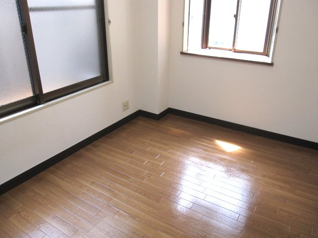 江戸川区中央４丁目の賃貸マンションの居間・リビング