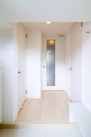 ザシダーハウスバイサヴォイ　3階の玄関|別号室のものになります。現状優先。