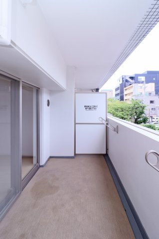 ザシダーハウスバイサヴォイ　3階のバルコニー|別号室のものになります。現状優先。