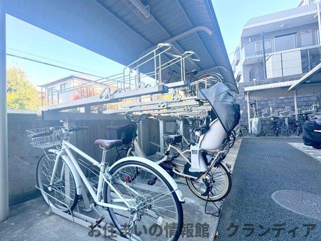 ゼファー北松戸マークフォートの駐輪場|ドキドキの新生活も、安心してスタート。ぴったりの住まいを見つけませんか？クランディアが一緒に住まい選びをサポートします‼　まずは、お気軽にお問合せください　＃クランディア
