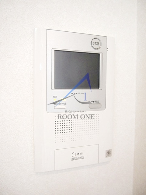 ルーブル溝の口弐番館のセキュリティ|モニター付きインターホンです。