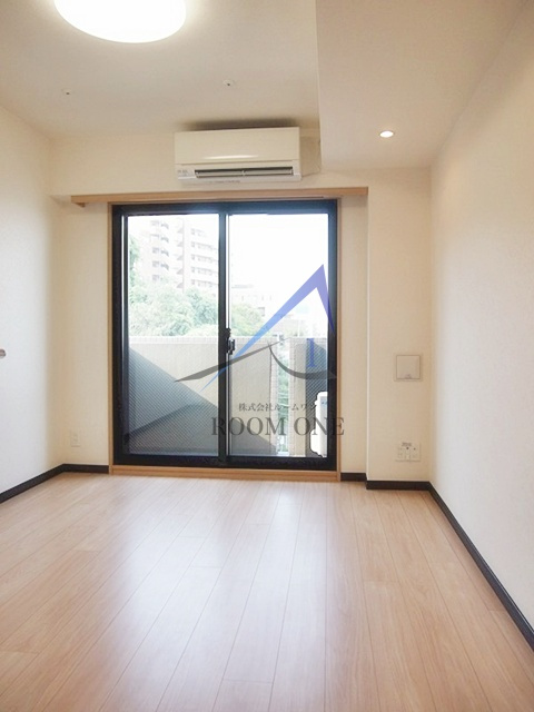 ルーブル溝の口弐番館の居間・リビング|洋室のお部屋です。