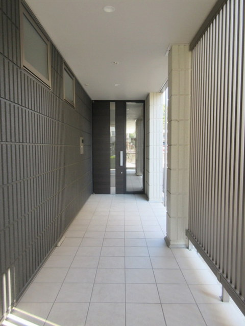 ラ・シック 蕨のロビー|★オートロックまでのアプローチ★