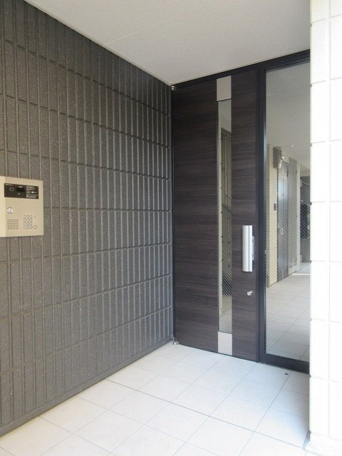 ラ・シック 蕨のエントランス|★お洒落なオートロック門扉★