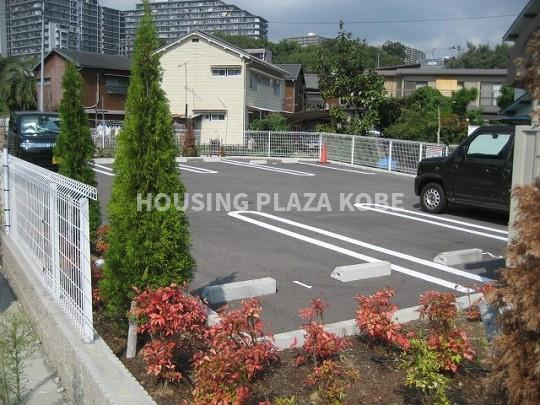 パルティール妙法寺Ⅱの駐車場