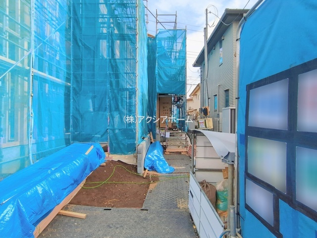 所沢市所沢新町・全2棟　新築一戸建　2号棟　～収納豊富～の前面道路含む現地写真|現地写真（2025年12月18日撮影）