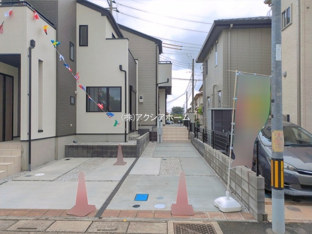 所沢市所沢新町・全2棟　新築一戸建　2号棟　～収納豊富～の駐車場