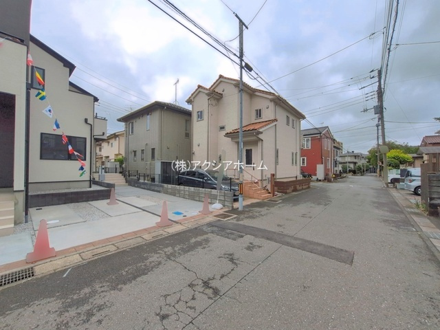所沢市所沢新町・全2棟　新築一戸建　2号棟　～収納豊富～の前面道路含む現地写真