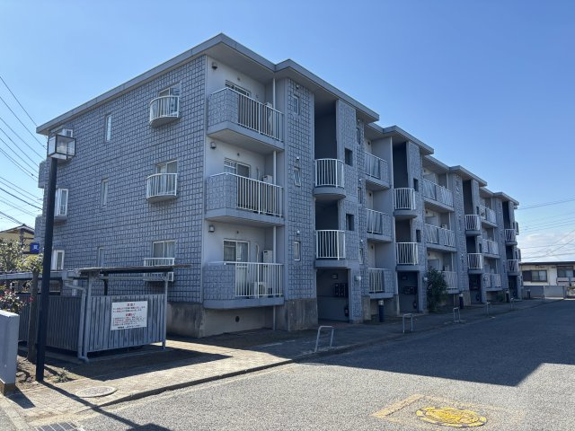 エストフレアＢ棟の外観