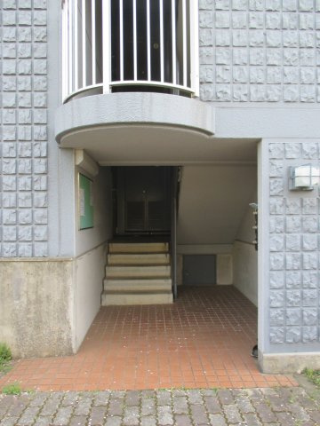 エストフレアＢ棟のエントランス