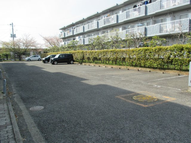 エストフレアＢ棟の駐車場
