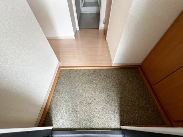 ディアス初月の玄関