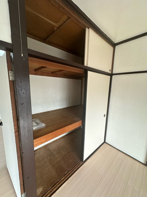 【収納】 | 第二花園荘 | 角部屋・二面採光、洋室6帖のお部屋にある収納スペースです！お部屋がすっきり片付いて快適に！