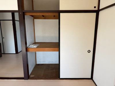 【収納】 | 第二花園荘 | 角部屋二面採光洋室6帖のお部屋にある収納スペースです！お部屋がすっきり片付いて快適に！