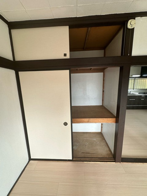 【収納】 | 第二花園荘 | 洋室6帖のお部屋にある収納スペースです！収納スペースが2ヶ所あるのが便利ですよね！