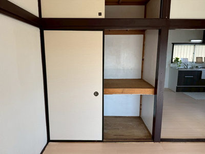 【収納】 | 第二花園荘 | 洋室6帖のお部屋にある収納スペースです！収納スペースが2ヶ所あるのが便利ですよね☆