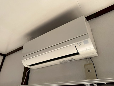 【設備】 | 第二花園荘 | 暑い夏や寒い冬に大活躍！角部屋・二面採光、洋室6帖にあるエアコンです☆冷暖房完備で1年中快適に過ごせます♪