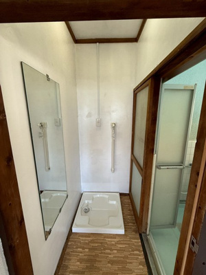 【設備】 | 第二花園荘 | ダイニングキッチンにある室内洗濯機置き場です♪防水パンが付いているので万が一の漏水にも安心です！