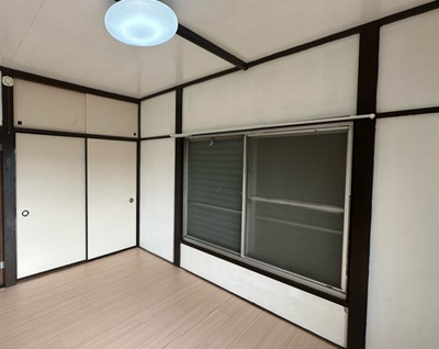 【セキュリティ】 | 第二花園荘 | 雨戸付きなので夜やお出かけ時も安心です！雨戸は冬場の寒さ対策にもなります◎