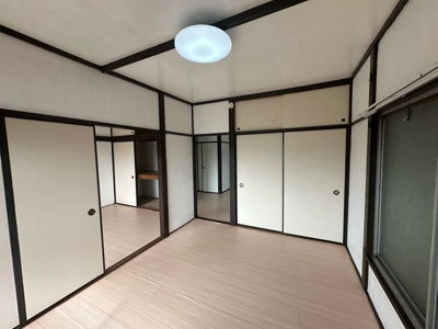 【寝室】 | 第二花園荘 | 南西向き洋室6帖☆収納スペースがあります♪荷物の多い方も安心の収納力です！