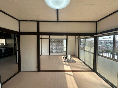 【洋室】 | 第二花園荘 | 南西向き洋室6帖☆バルコニーに繋がるお部屋です！ベッドを置いて寝室にするのもオススメです☆