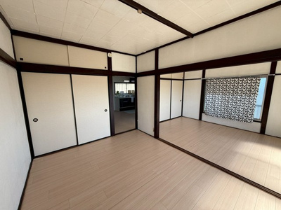 【寝室】 | 第二花園荘 | 南西向き洋室6帖☆収納スペースがあります♪荷物をたっぷり収納できてお部屋がすっきり片付きます☆