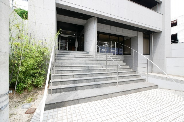 ゴックス南森町のエントランス