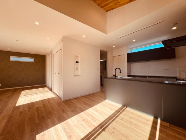 【居間・リビング】 | 練馬区向山１丁目　新築戸建て | 【インフィーア施工例】開放的な明るい雰囲気のLDK