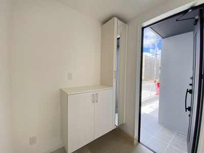 【玄関】 | 北谷町吉原Ⅲ（全2棟）2号棟 | ※同仕様写真です