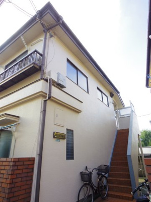 【外観】 | メゾンジュネス | 白とレンガ調が特徴です。