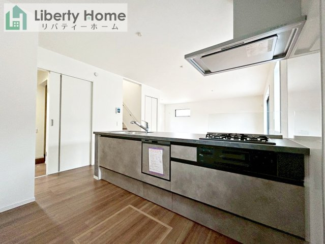 水戸市小吹町2期　新築戸建　1号棟のキッチン|(1号棟)同仕様・同形状写真