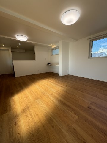 aisance富士町の洋室|明るく広々としたリビングが、暮らしに豊かさをもたらします。