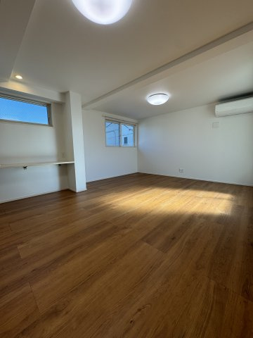 aisance富士町の居間・リビング|開放感あふれる広々リビングで、家族団らんの時間を贅沢に。