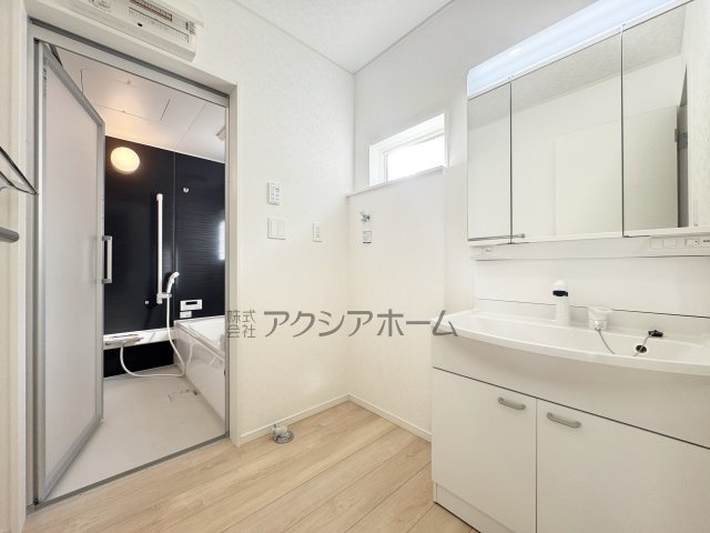 飯能市双柳・全14棟　新築一戸建　9号棟　～LDK16.5帖～の独立洗面台