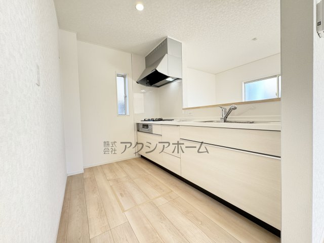 飯能市双柳・全14棟　新築一戸建　9号棟　～LDK16.5帖～のキッチン|オープンエアなカウンタータイプの対面キッチン