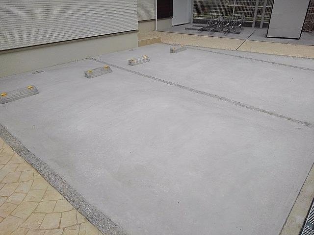 クレストの駐車場