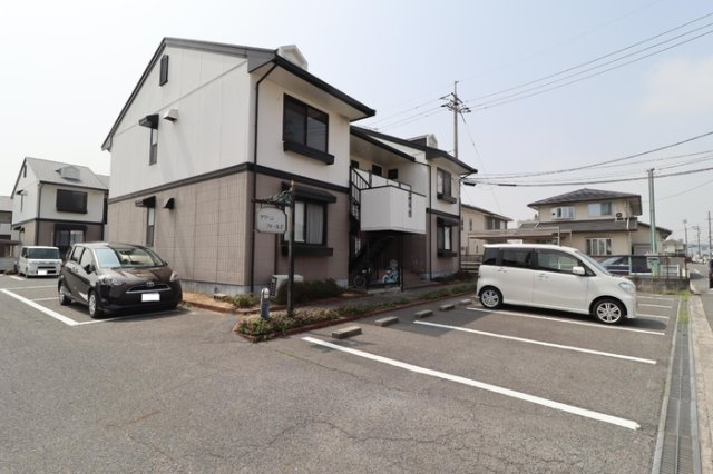 グリーンフィールズ　A棟の駐車場