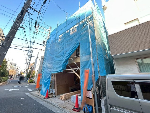 渋谷区笹塚2丁目　新築戸建の前面道路含む現地写真|2025.11.27撮影

現地ご見学希望・資料請求などお気軽にお問い合わせ下さい！
03-5990-5201