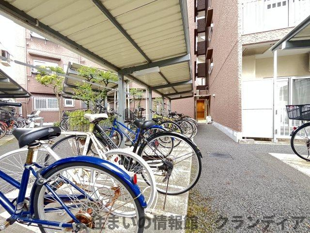 葛西ハイツの駐輪場|ドキドキの新生活も、安心してスタート。ぴったりの住まいを見つけませんか？クランディアが一緒に住まい選びをサポートします‼　まずは、お気軽にお問合せください　＃クランディア