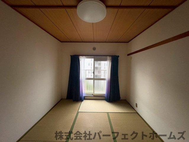 藤阪ハイツA１棟の和室|フローリングだけでなく、和室もあります