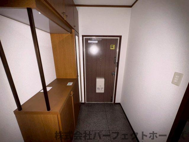 藤阪ハイツA１棟の玄関|シンプルで使いやすい玄関です