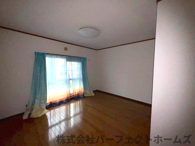 藤阪ハイツA１棟の洋室|きれいな洋室です