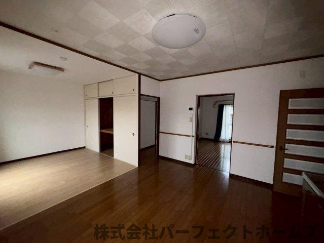 藤阪ハイツA１棟の居間・リビング|おしゃれな居間です