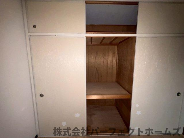 藤阪ハイツA１棟の収納|小物を収納するのに便利です