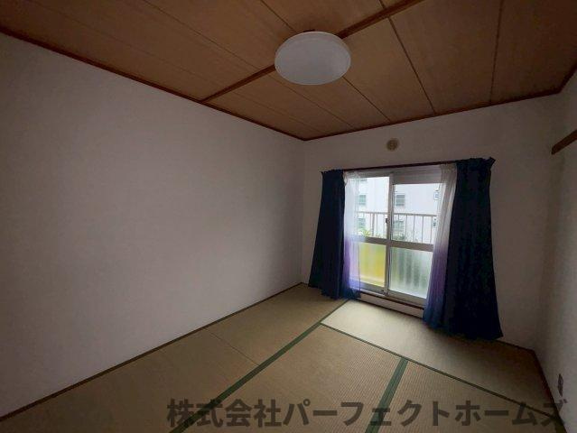 藤阪ハイツA1棟の和室|日本らしい落ち着いた雰囲気の和室です
