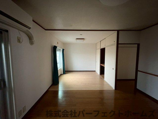 藤阪ハイツA1棟の居間・リビング|使いやすい居間です
