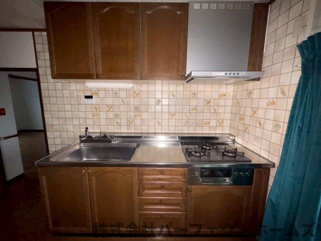 藤阪ハイツA１棟のキッチン|コンパクトなキッチンで掃除もラクラク