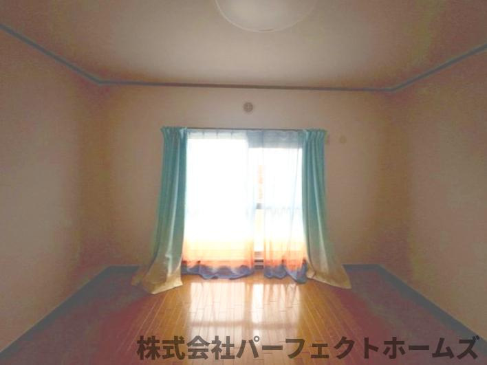 藤阪ハイツA１棟の洋室|きれいな洋室です