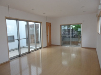 【居間・リビング】 | 川西市南野坂1丁目3の5　中古一戸建て